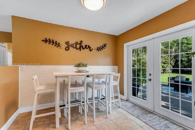 14011 SW 21st St, Davie, FL 33325