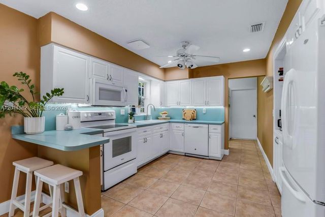 14011 SW 21st St, Davie, FL 33325