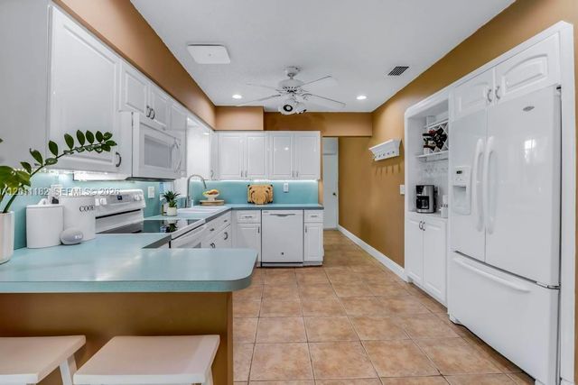 14011 SW 21st St, Davie, FL 33325