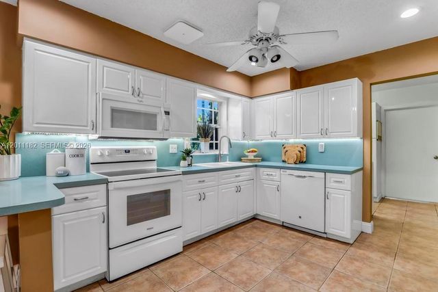 14011 SW 21st St, Davie, FL 33325