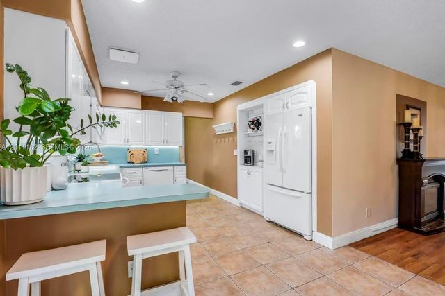 14011 SW 21st St, Davie, FL 33325