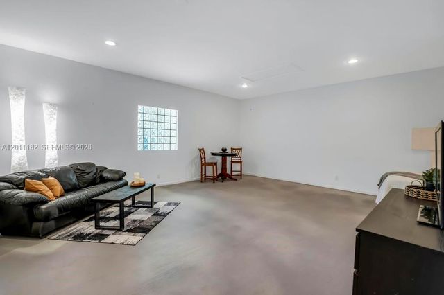 14011 SW 21st St, Davie, FL 33325