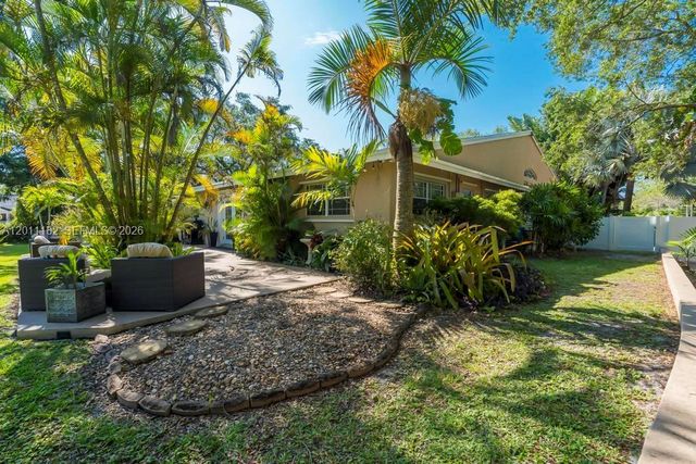 14011 SW 21st St, Davie, FL 33325
