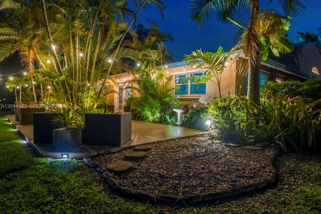14011 SW 21st St, Davie, FL 33325