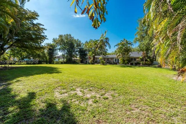 14011 SW 21st St, Davie, FL 33325