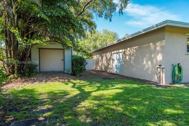 14011 SW 21st St, Davie, FL 33325