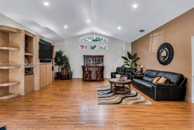 14011 SW 21st St, Davie, FL 33325