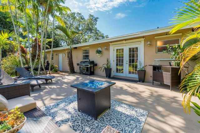 14011 SW 21st St, Davie, FL 33325