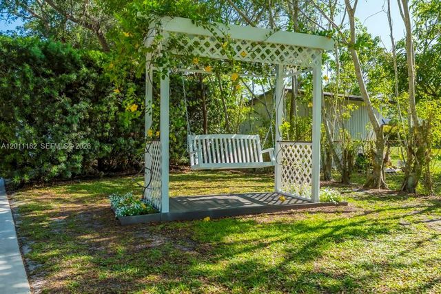 14011 SW 21st St, Davie, FL 33325