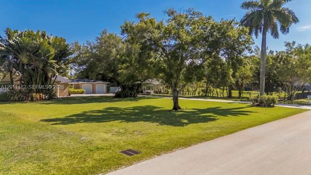 14011 SW 21st St, Davie, FL 33325