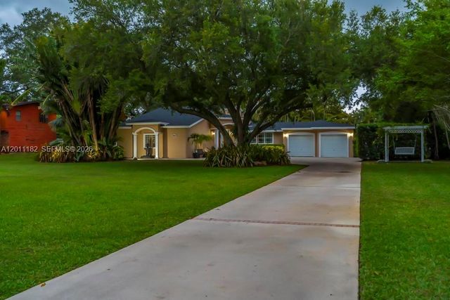 14011 SW 21st St, Davie, FL 33325