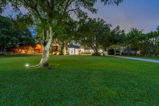 14011 SW 21st St, Davie, FL 33325
