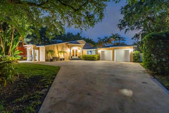 14011 SW 21st St, Davie, FL 33325