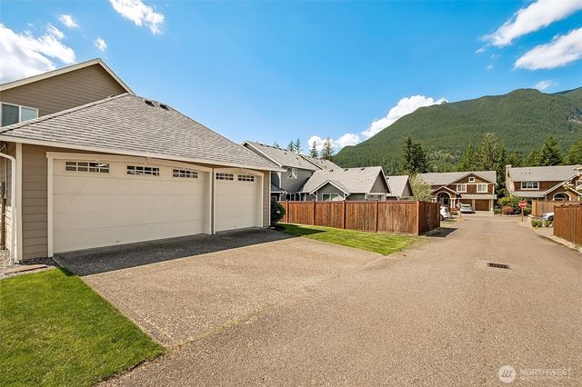 1670 Eagles Nest Place SE, North Bend, WA 98045