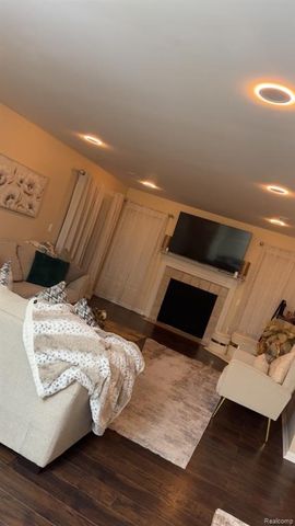 4043 Berkshire Drive, Sterling Heights, MI 48314