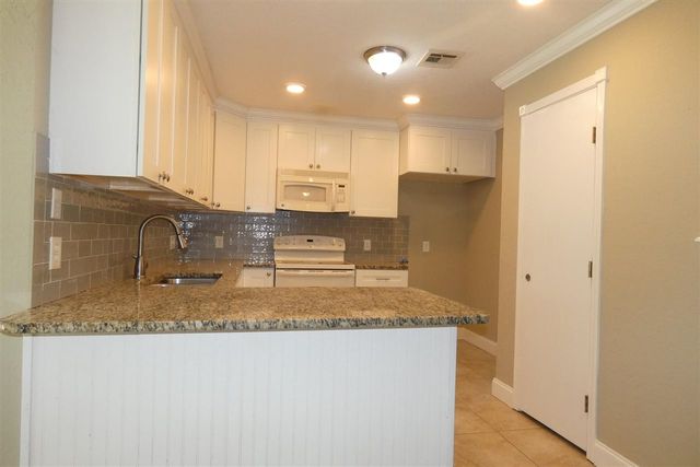 7010 NW Kingsbury, Lawton, OK 73505