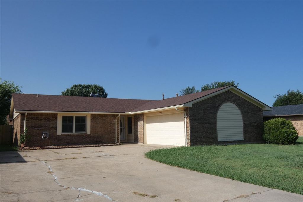 7010 NW Kingsbury, Lawton, OK 73505