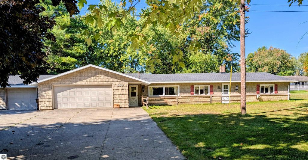 Image 1 of property listing at 440 S Chippewa Street, Shepherd, MI 48883