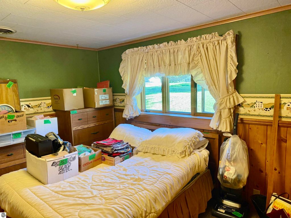Image 12 of property listing at 440 S Chippewa Street, Shepherd, MI 48883