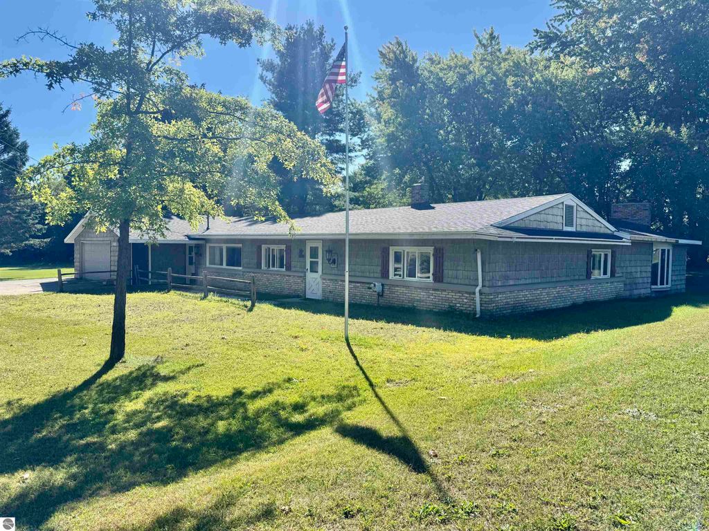 Image 21 of property listing at 440 S Chippewa Street, Shepherd, MI 48883