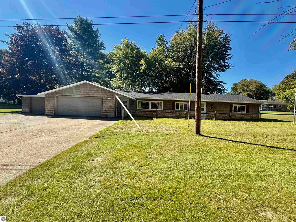 Image 3 of property listing at 440 S Chippewa Street, Shepherd, MI 48883
