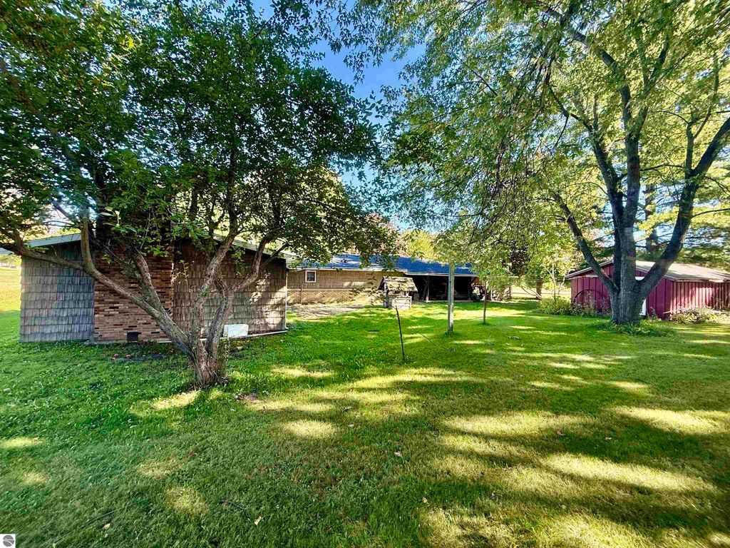 Image 8 of property listing at 440 S Chippewa Street, Shepherd, MI 48883