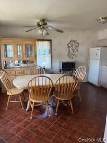 140 Texas Street, Lindenhurst, NY 11757