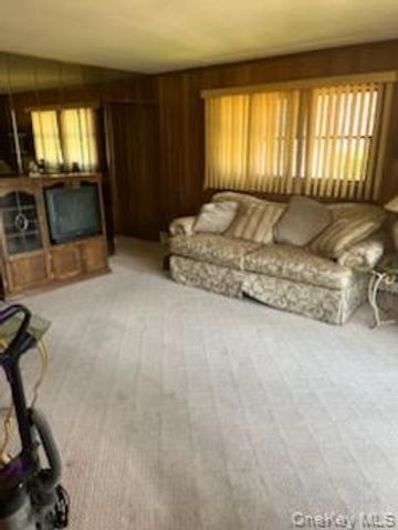 140 Texas Street, Lindenhurst, NY 11757
