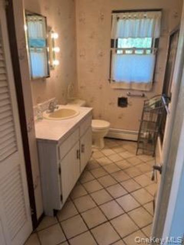 140 Texas Street, Lindenhurst, NY 11757
