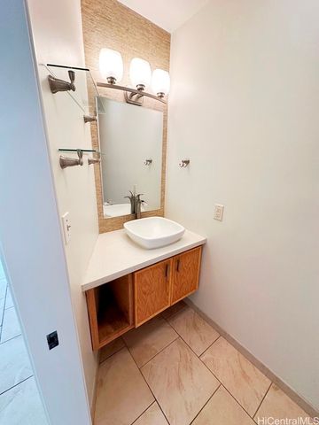 94-711 Lumiaina Street, Waipahu, HI 96797