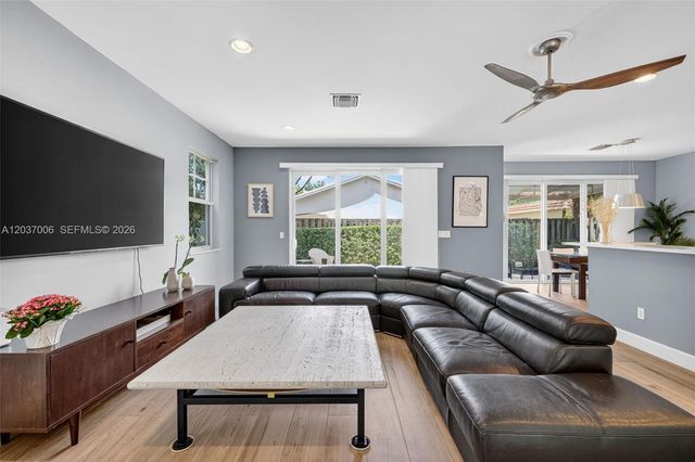 608 SW 15th St, Fort Lauderdale, FL 33315