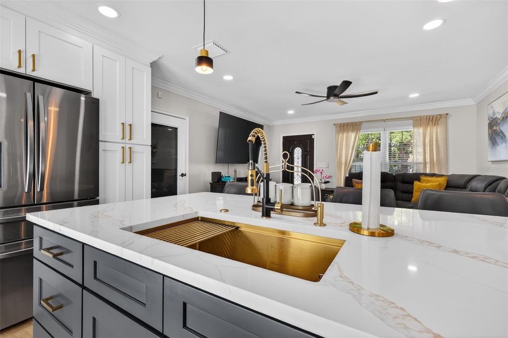 Image 4 of property listing at 4420 POMPANO DRIVE SE, St Petersburg, FL 33705