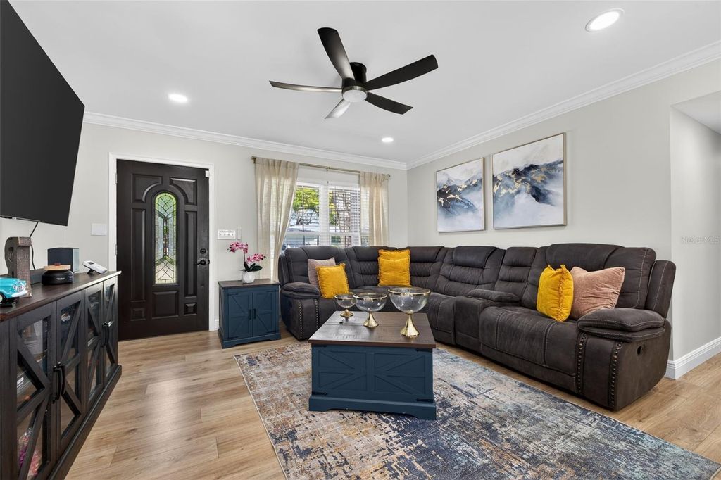 Image 5 of property listing at 4420 POMPANO DRIVE SE, St Petersburg, FL 33705