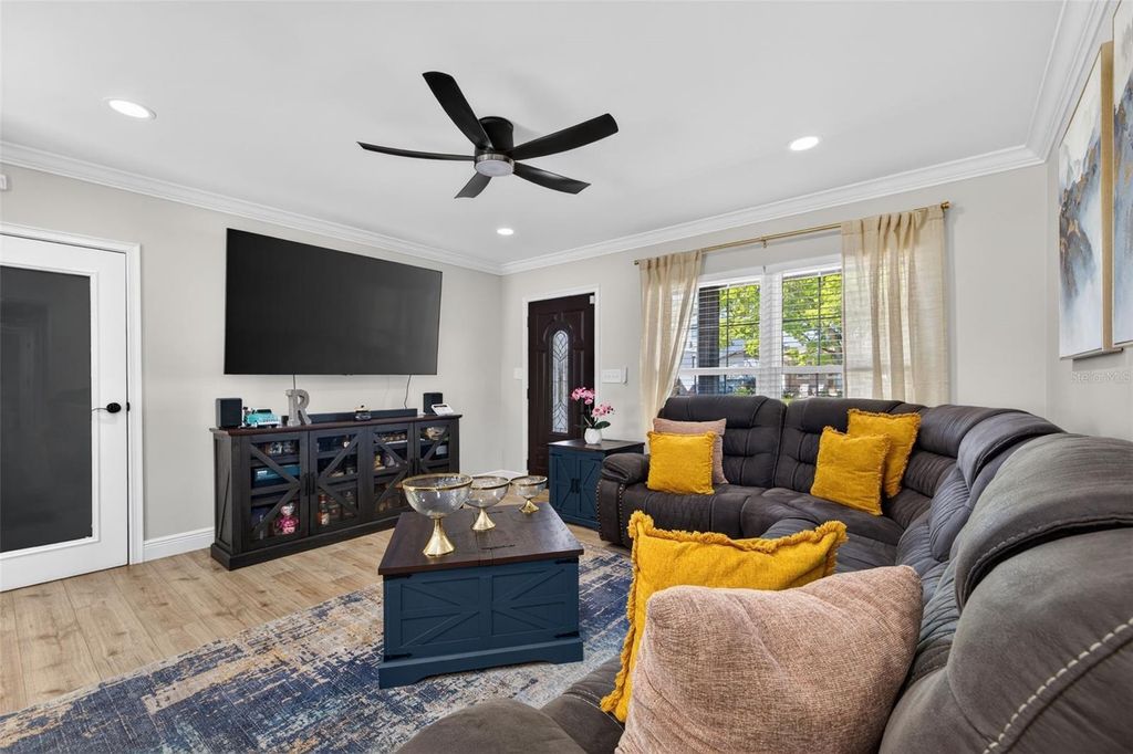 Image 6 of property listing at 4420 POMPANO DRIVE SE, St Petersburg, FL 33705