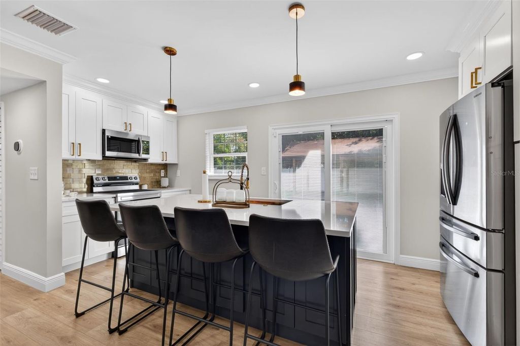 Image 7 of property listing at 4420 POMPANO DRIVE SE, St Petersburg, FL 33705