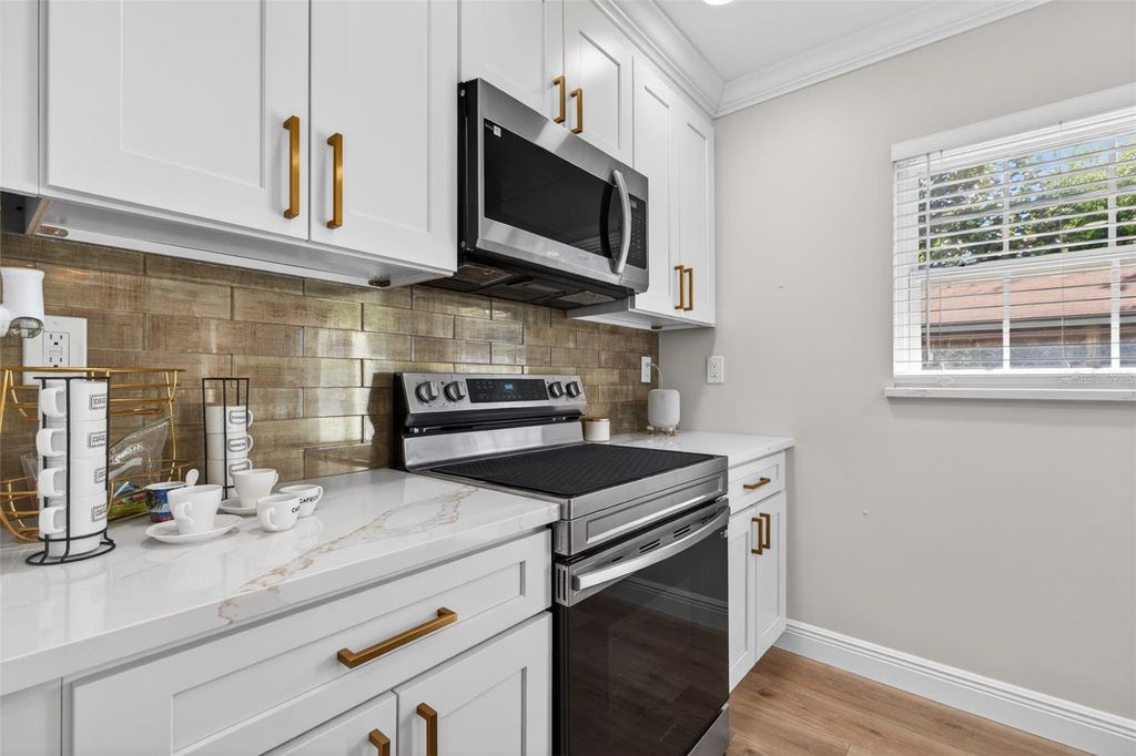 Image 9 of property listing at 4420 POMPANO DRIVE SE, St Petersburg, FL 33705