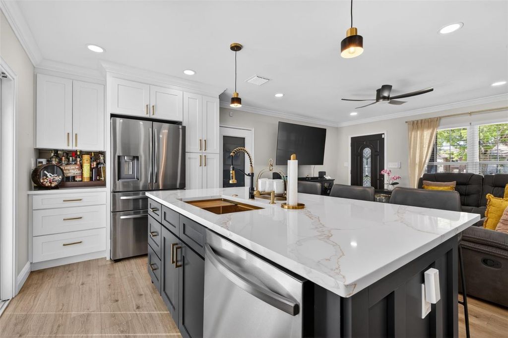 Image 10 of property listing at 4420 POMPANO DRIVE SE, St Petersburg, FL 33705