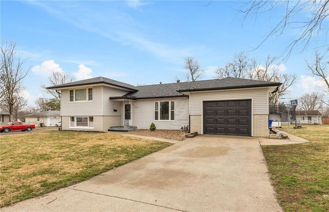 2008 E 15th Street, Sedalia, MO 65301