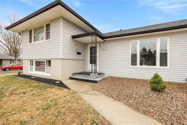 2008 E 15th Street, Sedalia, MO 65301