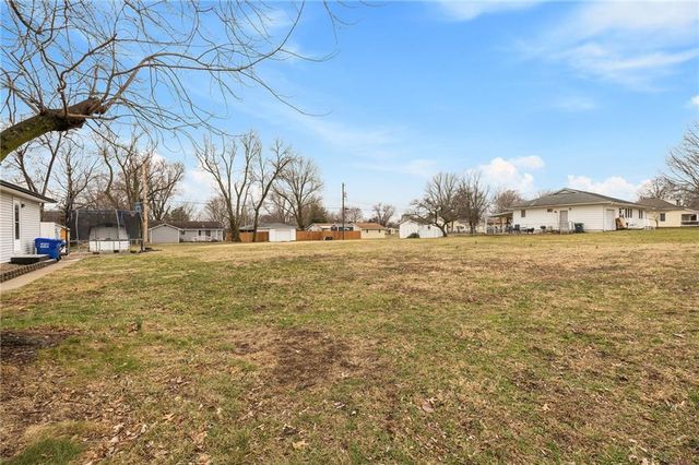 2008 E 15th Street, Sedalia, MO 65301