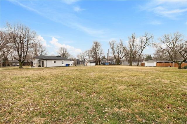 2008 E 15th Street, Sedalia, MO 65301
