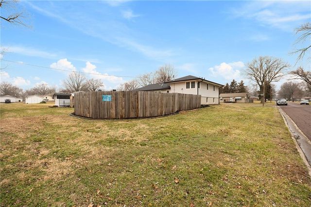2008 E 15th Street, Sedalia, MO 65301