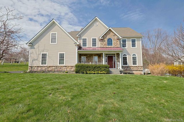 99 Country Club Road, Hopewell Junction, NY 12533