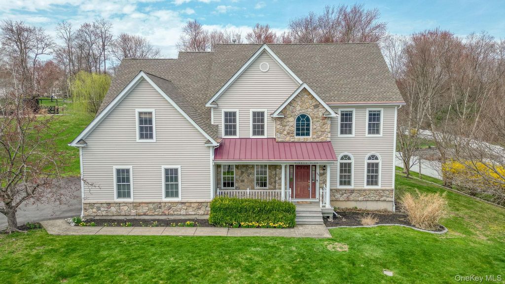 99 Country Club Road, Hopewell Junction, NY 12533