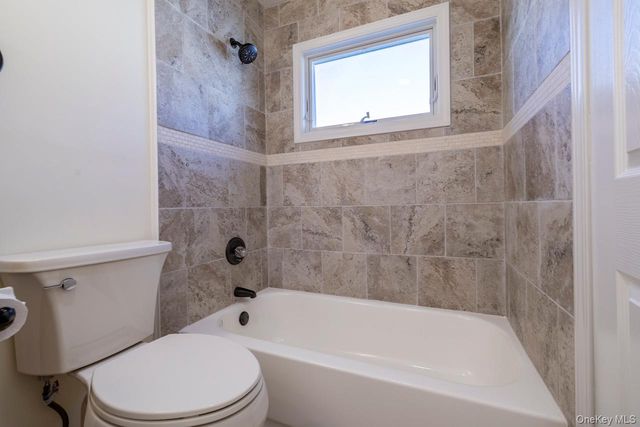 542 E Pine Street Upper, Long Beach, NY 11561