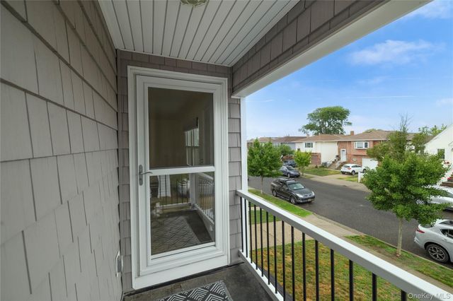 542 E Pine Street Upper, Long Beach, NY 11561