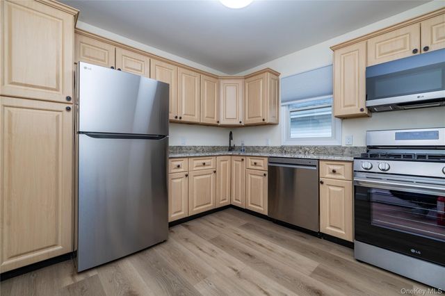 542 E Pine Street Upper, Long Beach, NY 11561