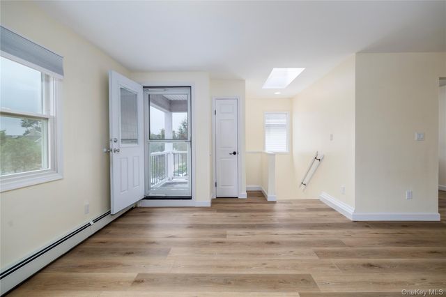 542 E Pine Street Upper, Long Beach, NY 11561