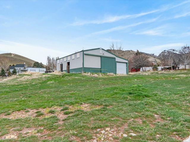 355 N 1100 E, Hyde Park, UT 84318