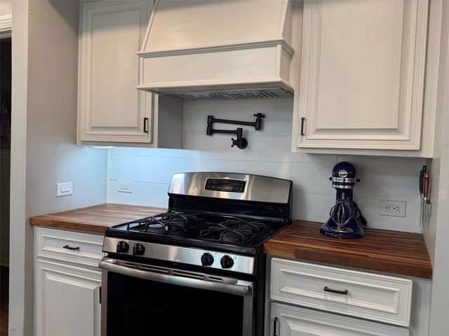 1605 W 7th Street, Irving, TX 75060